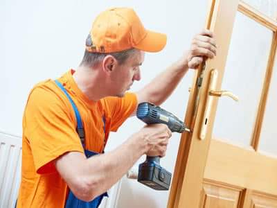 Carpenter available for carpentery services and maintenance, Repairing