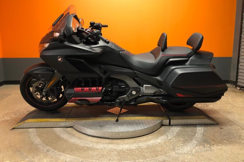 2020 HONDA GOLD WING DCT WhatsApp me (+971586703639)