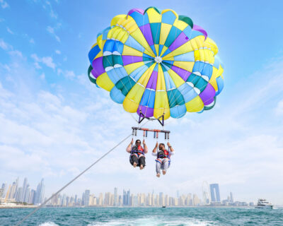 Couple_parasailing_tour_dubai_optimized_300