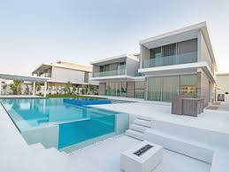 Swimming Pool installation and repairing Maintenance service in Dubai.