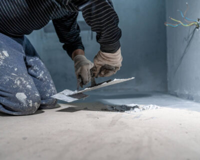 banyo-yalitimi-yapan-isci