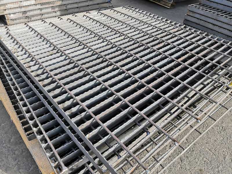 High Quality Grating fabrication UAE | Abbas Metal