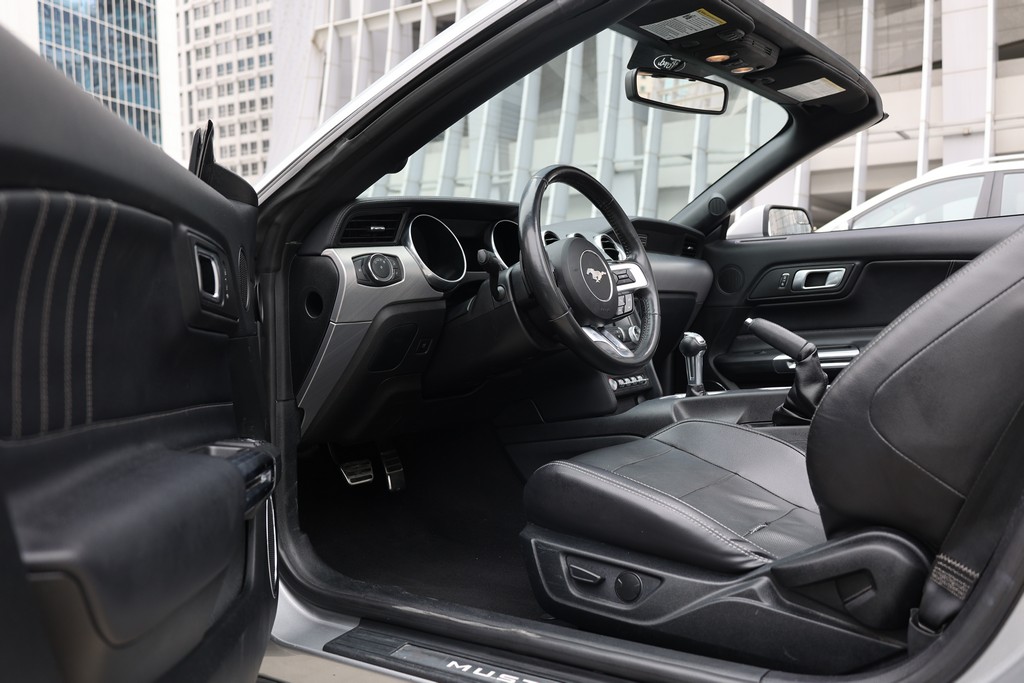 Ford Mustang EcoBoost 2020