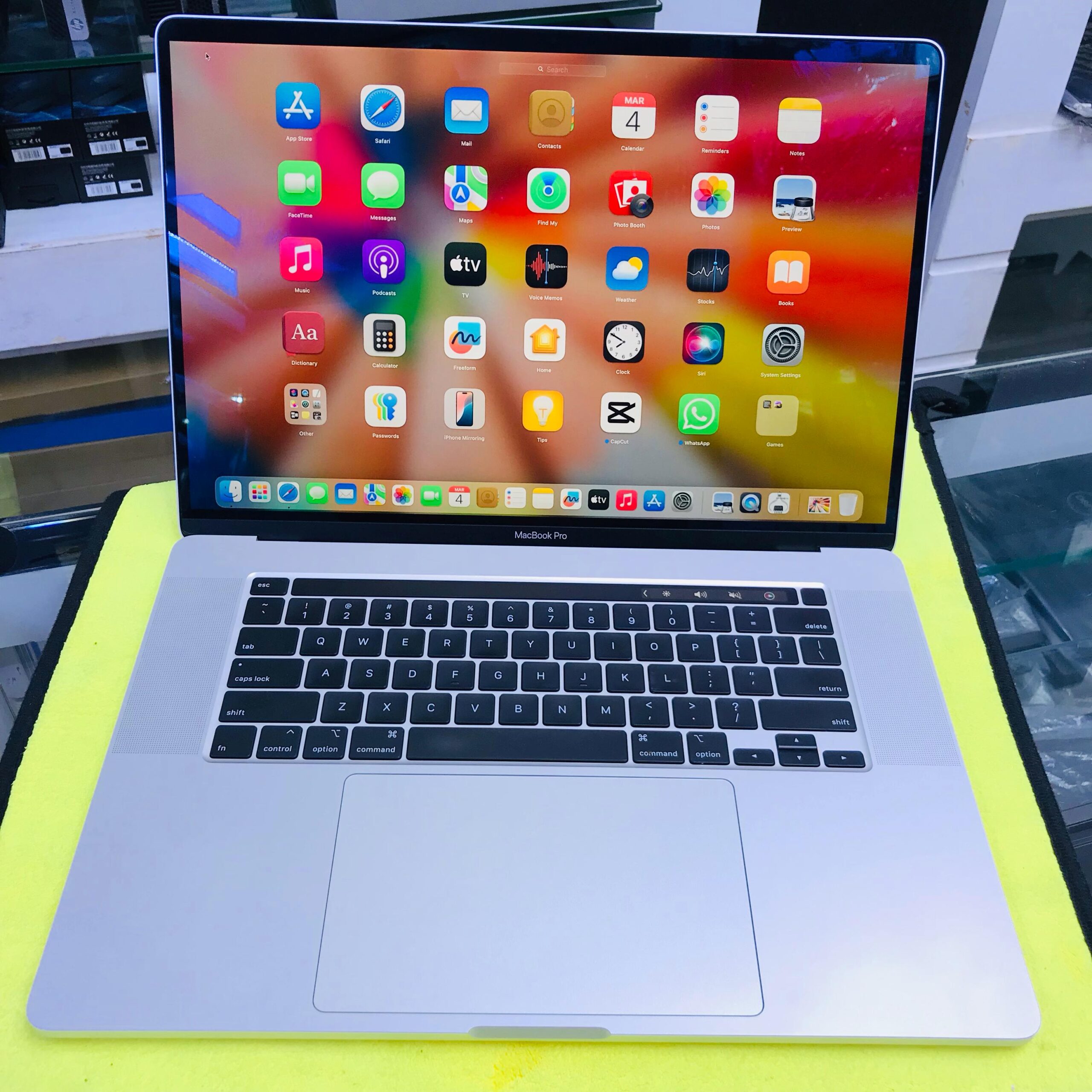 MacBook Pro 2019 (Core i9, 32GB RAM, 1TB SSD, 8GB Graphics)