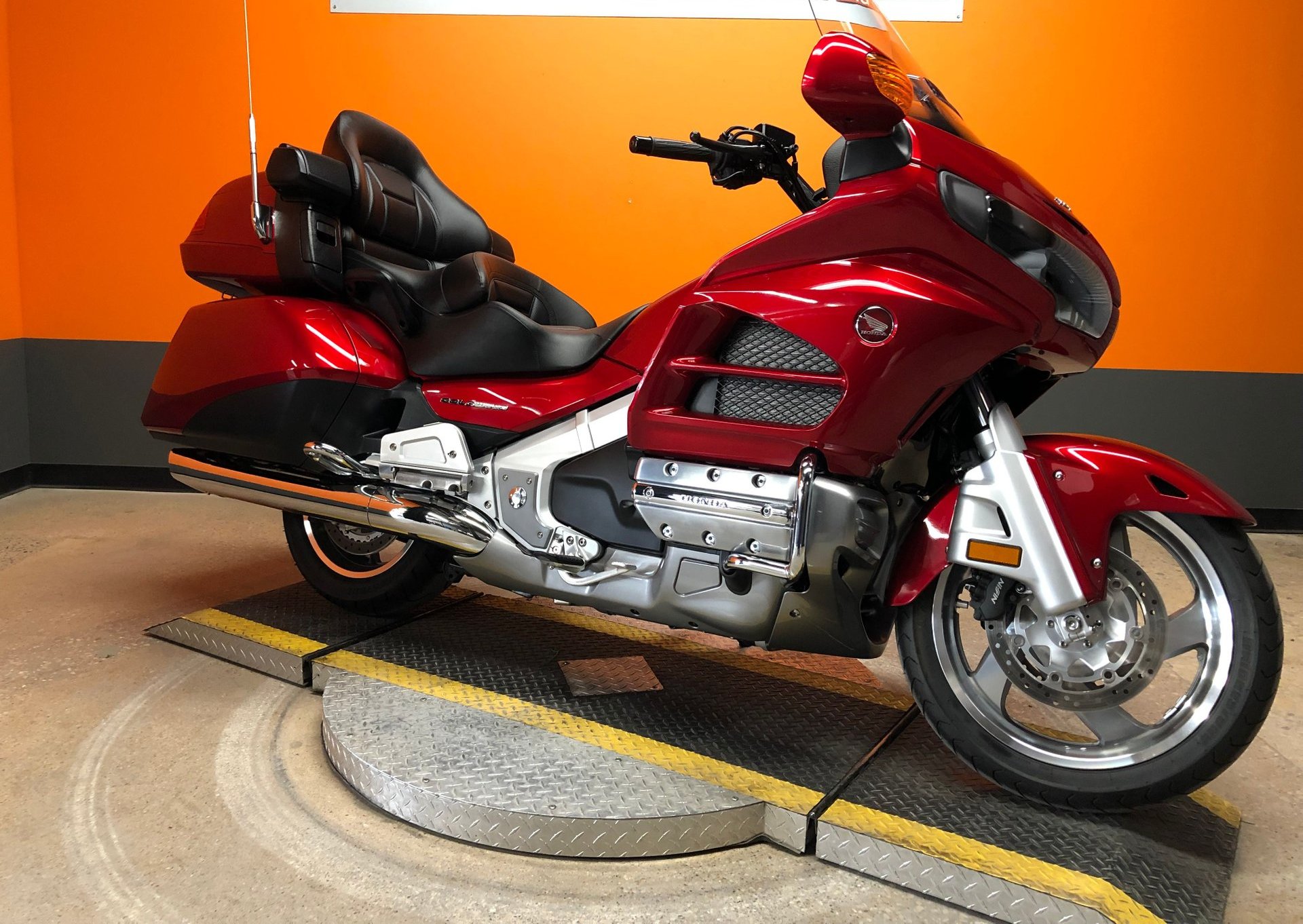 2017 honda GOLD WING 1800 TRIKE WhatsApp(+971586375226)