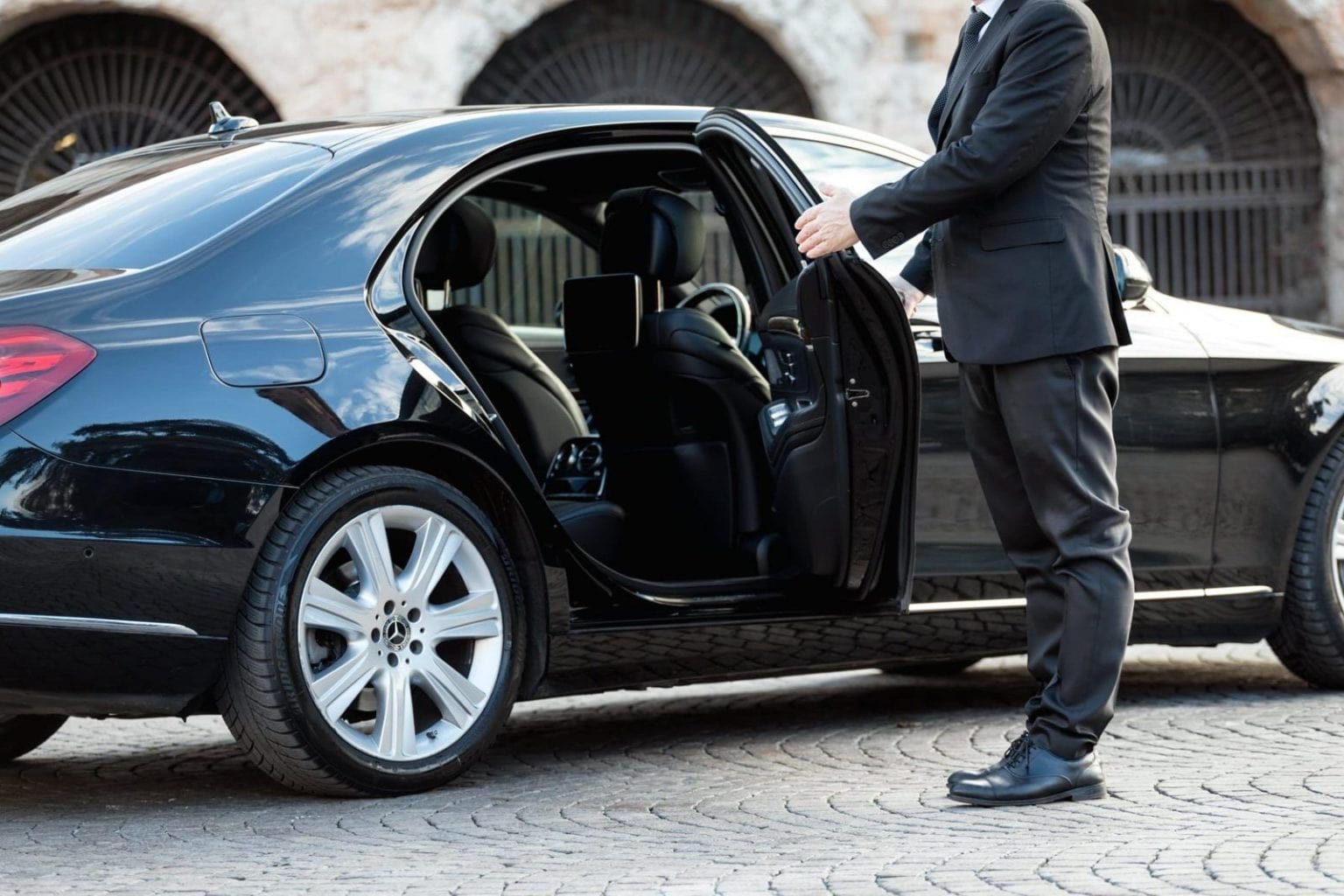 Premium Transfer To Abu Dhabi Airport
