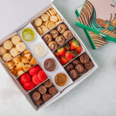 Customized Gathering Boxes UAE – Premium Celebration Boxes by Local Cookies
